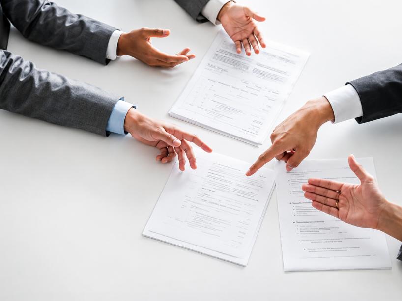 Dịch vụ luật sư xử lý tranh chấp là gì