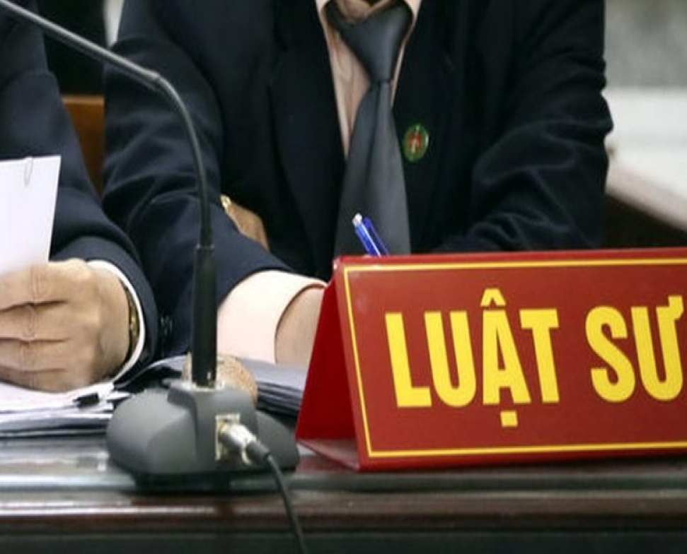 Luật sư có được bào chữa cho người thân không